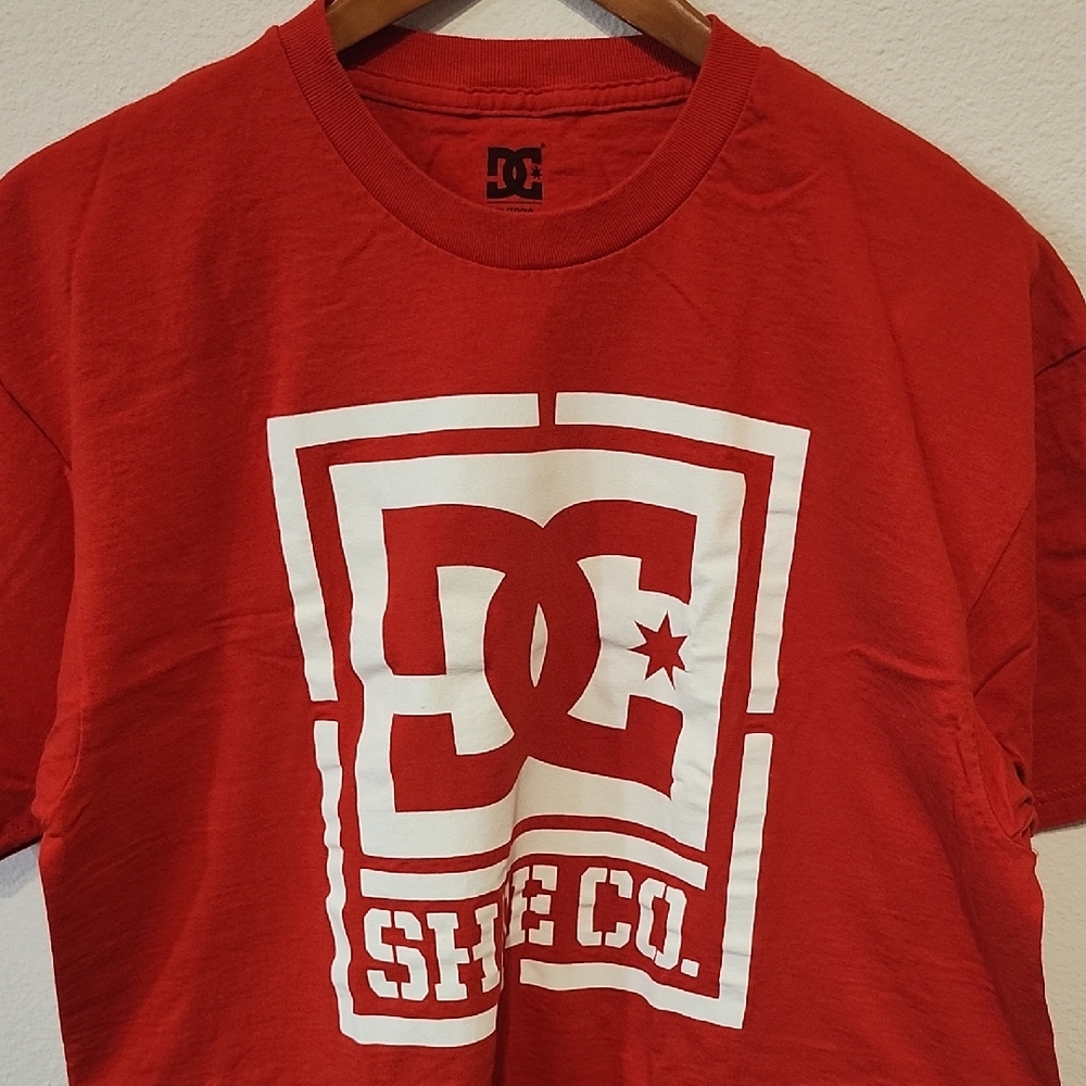 DC Tshirt, Mens XL, True Red, Short Sleeve